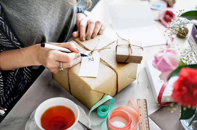 Six quick tips for holiday shopping savings